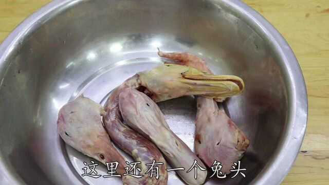 川菜师傅教你香辣鸭三件,啃起来鲜香过瘾,下酒还是下饭都可以