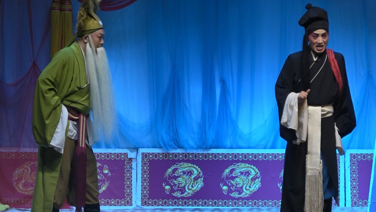 秦腔《夜逃》选段,两位老戏骨完美驾驭舞台,唱腔情感饱满韵味足