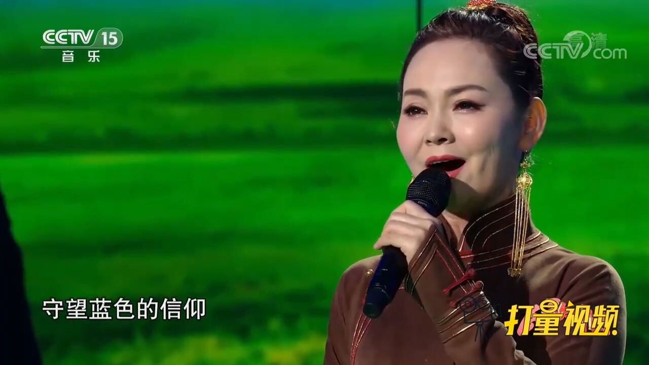 哈琳带来一首《跪乳的羔羊》,歌声婉转悦耳,声入人心