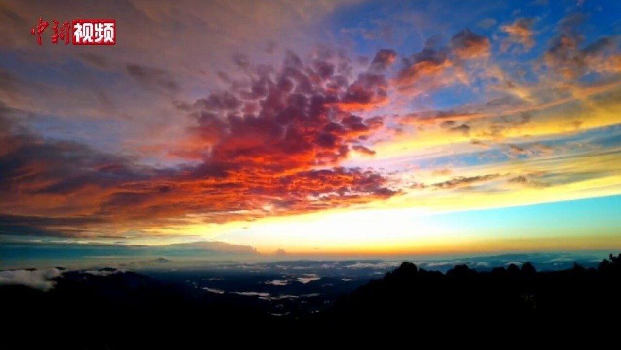 太美了!安徽黄山火烧云染红天空