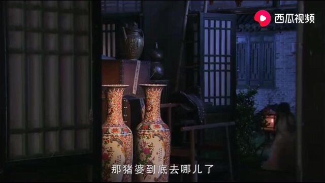 小伙问美女有没有看到一个人,她没有什么特点,就是头发特别长