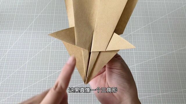 「手工折纸」一架简单的三角头纸飞机!