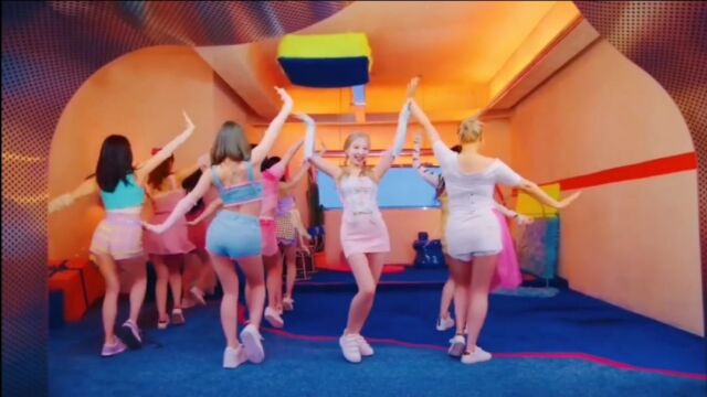 #女团 TWICE女团《Celebrate》MV