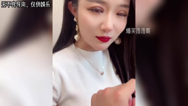 盘点弟弟看上姐姐闺蜜系列,当姐面撩她闺蜜,姐:兔子不吃窝边草