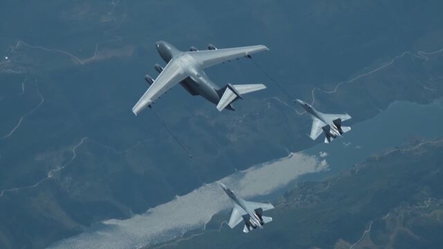 空军发布强军主题海报和微视频告慰国家忠烈