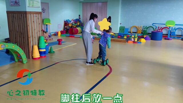 武汉感统训练机构特殊儿童康复小课题:踩脚踏车目标:针对本体功能,锻炼注意力及手脚协调的感觉刺激等视频来源:心之初特殊教育学校(武汉洪山校...