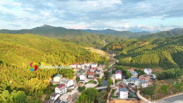 航拍铅山:民宿村葛仙山项源村