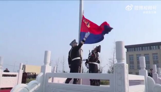 这段视频记录陕西监狱庆祝中国人民警察节升警旗仪式精彩瞬间