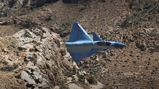 中外空军的低空飞行训练有何差距?一张10年前的照片震撼世人!