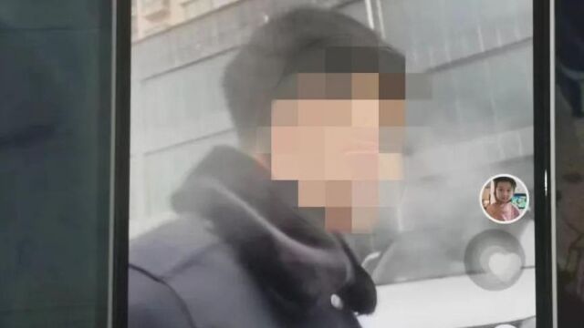 17岁男生为博眼球涨粉扮警察被抓:发现其佩戴“警察”臂章,询问时神色慌张