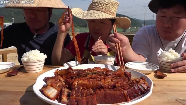 大锅闷煮,泡菜汁渗入到五花肉,解腻又提味,越吃越香!