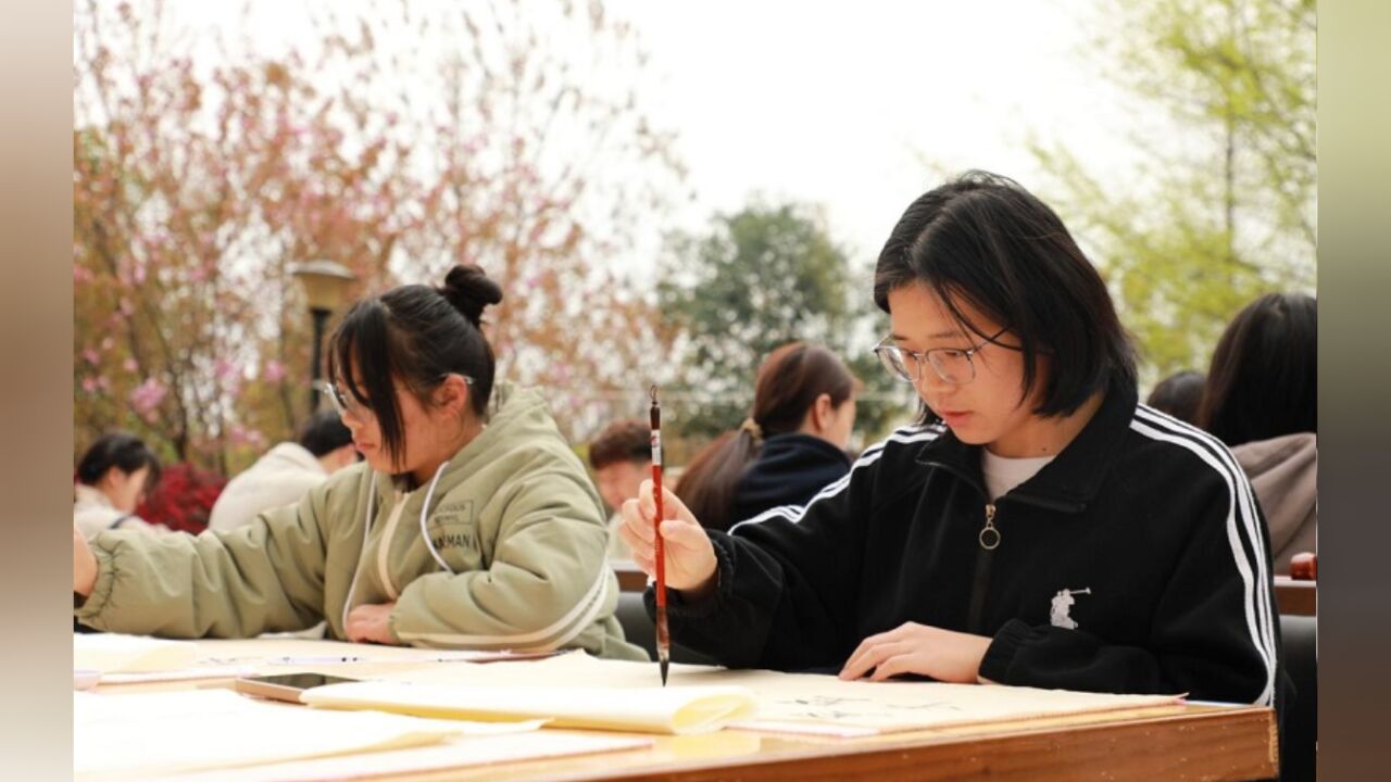 提升师范素养 传承民族文化 坚定文化自信 怀化学院举办“学习贯彻落实党的二十大精神”现场书法大赛