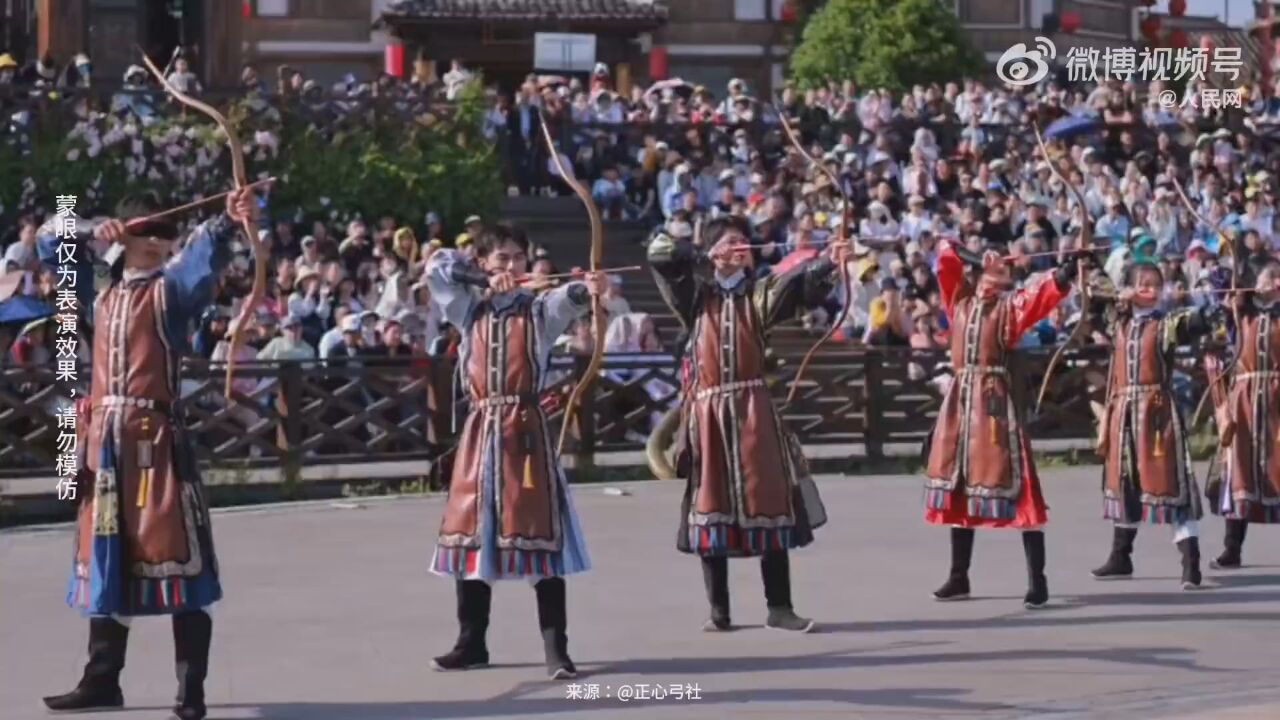 鲜衣怒马少年郎!国风少年表演蒙眼射箭英姿飒爽