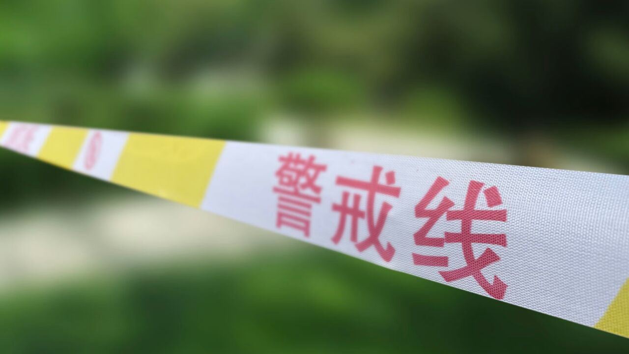 网传浙江一男子当街砍杀一女子后自杀,双方疑似是夫妻,警方回应