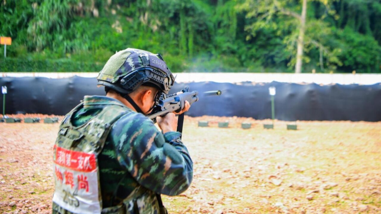 “枪王”对决! 直击武警广东总队百余名特战精兵高手过招