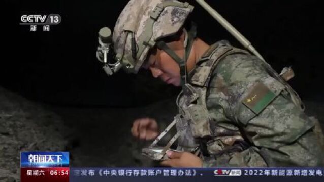 新疆军区某部夜间实兵演练 锤炼全时段作战能力