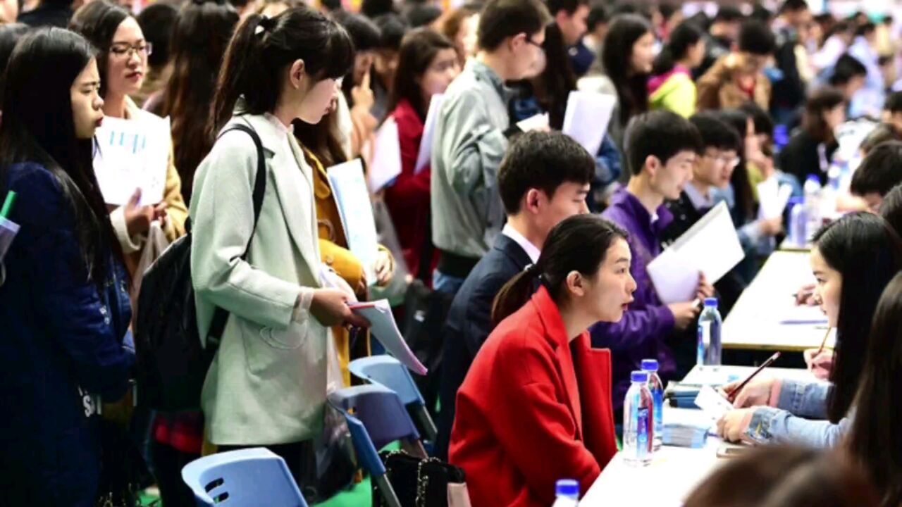 河南周口推大学生预缴公积金政策,究竟是为了什么?