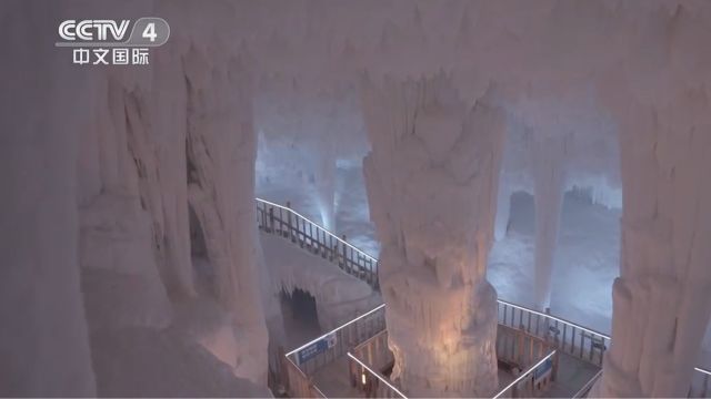 云丘山冰洞群是世界三大冰洞奇观之一,洞里四壁被冰覆盖,遍布冰钟乳 冰柱 冰笋等景观