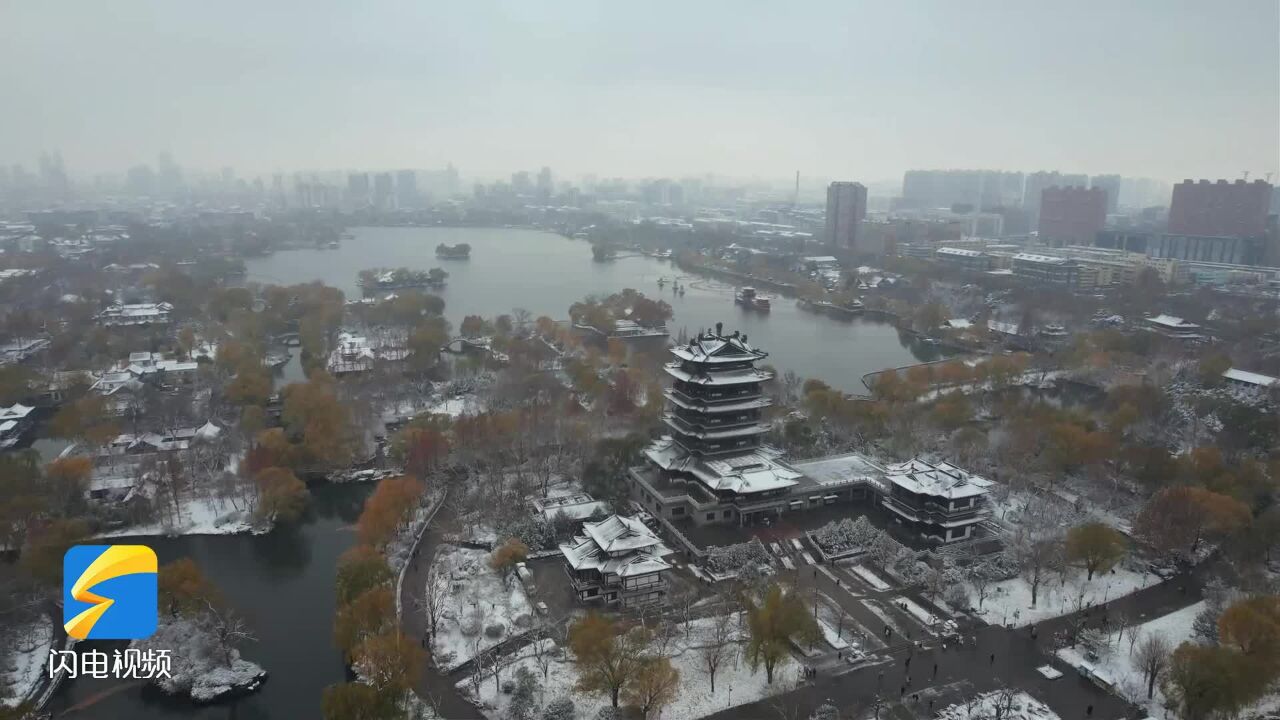 雪落又添两分水墨韵味!游客邂逅泉城雪景一整个被浪漫到了