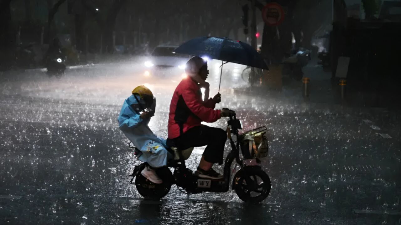 广东多地再迎疾风暴雨 地质灾害风险高