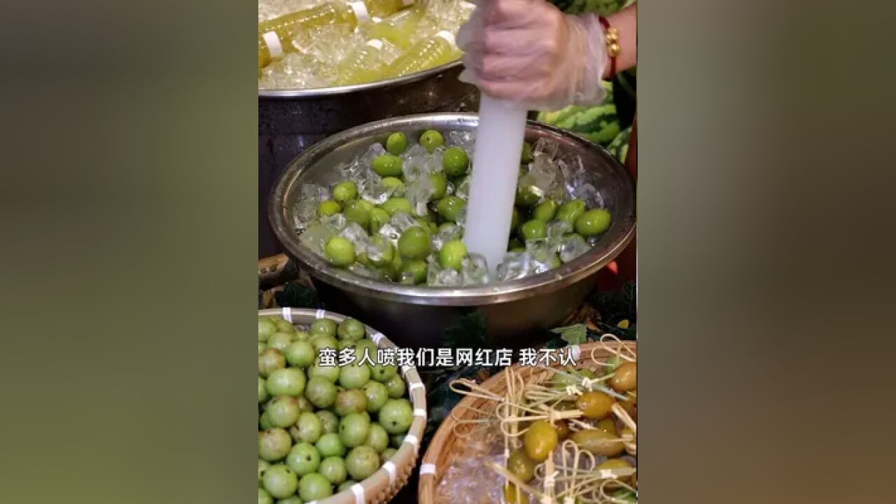 这个暑假总要和好朋友一起来武汉吃番茄牛腩饭吧