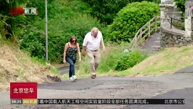 英国小镇街道成最新“世界最陡峭街道”