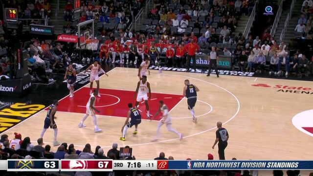 默里挥着长臂帽掉穆雷 小格里芬火速反击转身上篮丝滑流畅