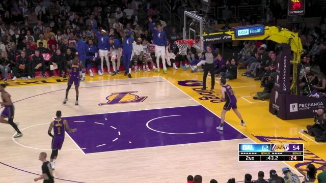 NBA常规赛：独行侠vs湖人第2节英文原声回放