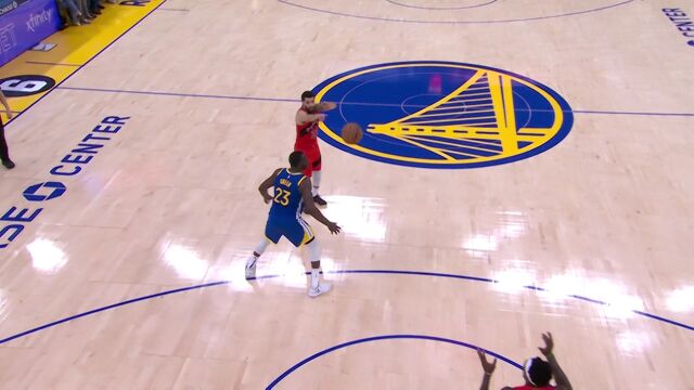 对飙进攻谁也防不住谁 库里三分穿针西亚卡姆打成2+1