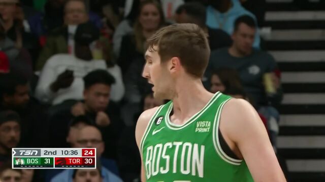 篮下一柱擎天 科内特前场篮板补篮得手打成2+1