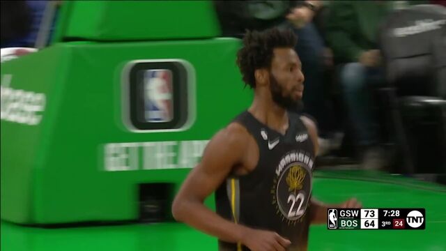 人人都是库里 维金斯两记三分持续扩大分差