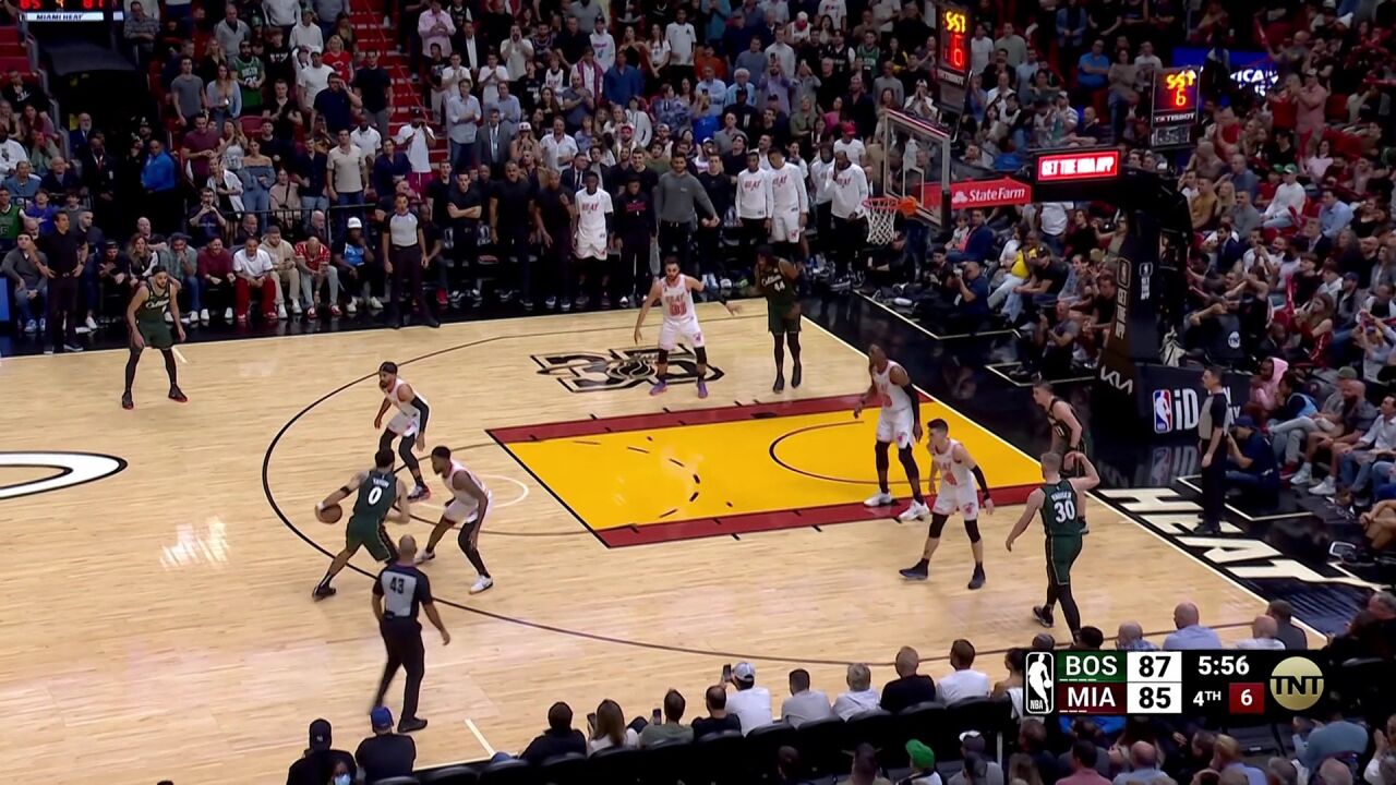 NBA最佳扣篮集锦 詹姆斯成为乔大将军背景板