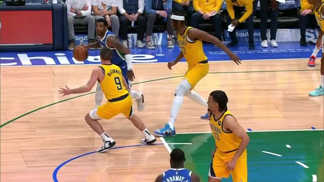 手感火热无解进攻 欧文大号中投开火精准命中