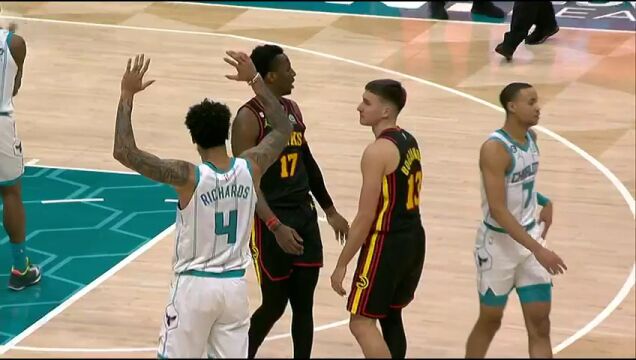 NBA常规赛：老鹰vs黄蜂第4节 英文解说回放