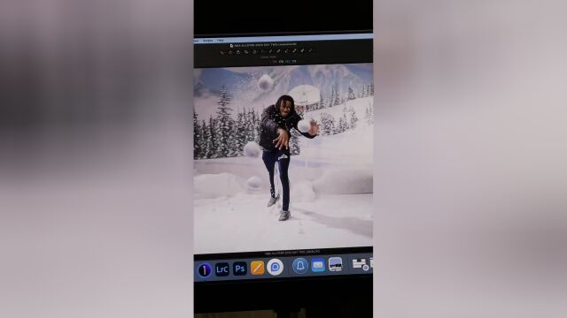 一个雪球玩出花来！官方为亚历山大拍艺术定妆照