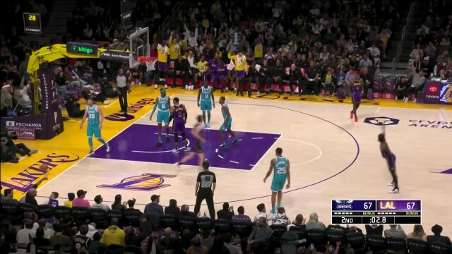 自带瞄准镜！詹姆斯关键三分强势扳平