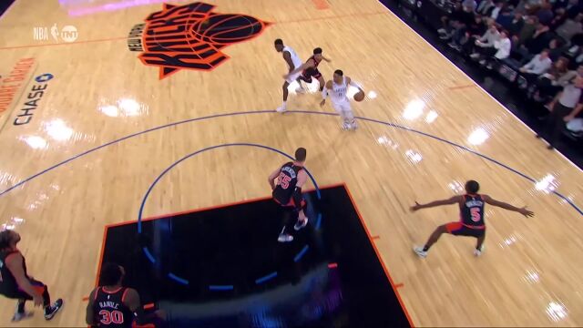 打破得分荒 威少飘逸上篮轻松写意