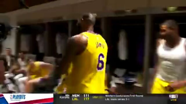 球队气氛太融洽了！詹姆斯赛后返回更衣室队友学羊叫庆祝