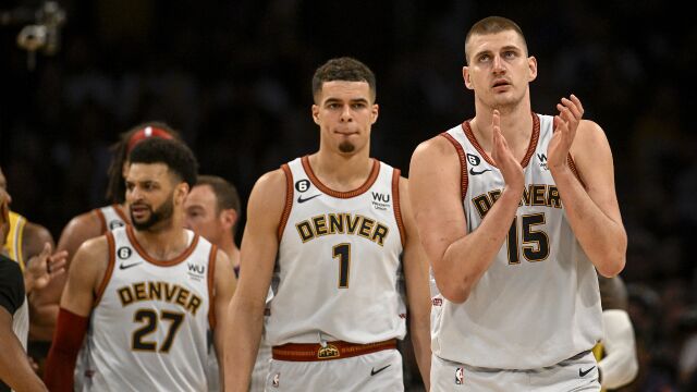 穆雷与戈登合力防下詹姆斯最后一攻 掘金4-0横扫湖人率先挺进总决赛