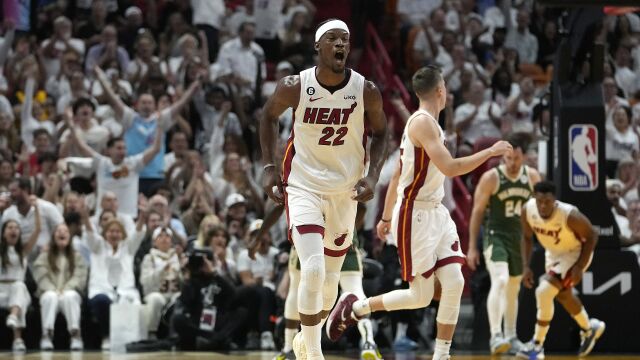 巴特勒vs雄鹿集锦 全场30+5+4全能发挥率队大胜雄鹿