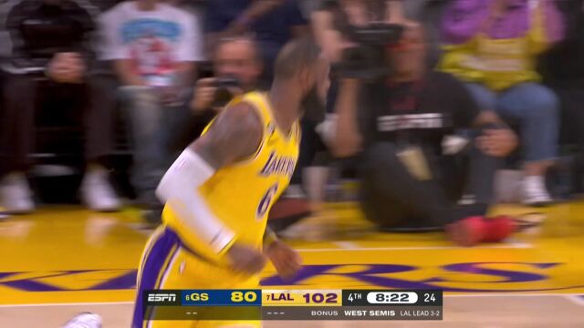 打消比赛悬念 詹姆斯反击妙传助八村垒禁区腾飞