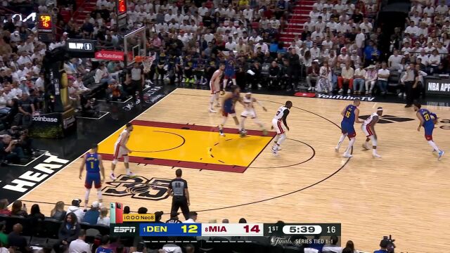 配合天衣无缝！穆雷飘逸横传助攻约基奇干拔中投稳稳命中