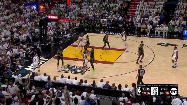 满脸全是得意！ 热火三分打停凯尔特人巴特勒眼神得意忘形