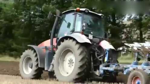 拖拉机带五垄犁耕地,耕这样的土地真舒服 - 腾讯视频