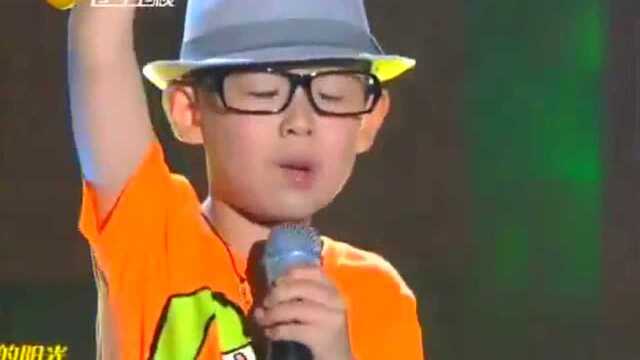 6岁男孩演唱英文歌曲《You are my sunshine》,歌声嗨翻全场