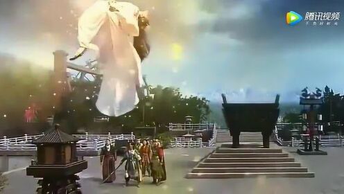 女子从天而降,被花瓣托起,这画面太唯美了