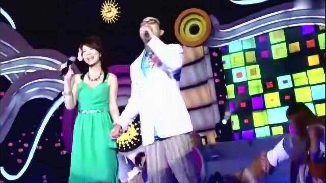 2005超级女声,全国10强演唱《我爱夏天》,姑娘们的打扮太雷人了