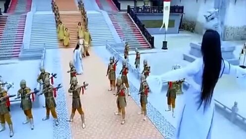 女子从天而降,众人看痴了,美得不可方物