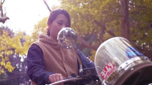 日本川崎单缸Z250复古车的女骑士Japanese Motorcycle Girl Z250