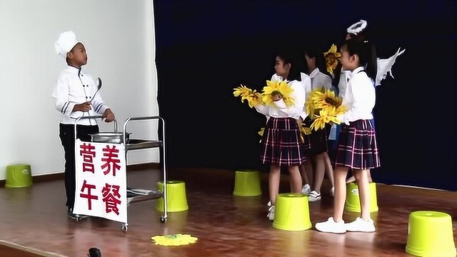 香水小学课本剧《卖火柴的小女孩续》